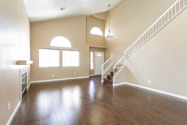 Foto del edificio - 4630 Spruce Oak Dr