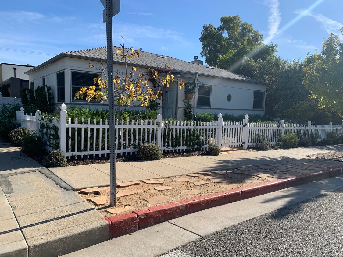 Charming 1930s Cottage - 903 24th St