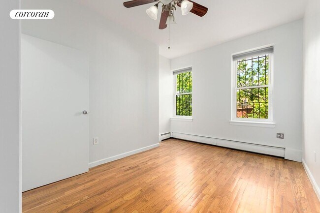 Foto del edificio - 2072 5th Ave
