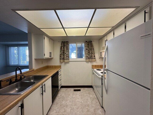 Foto del edificio - Ironhorse Village Condo