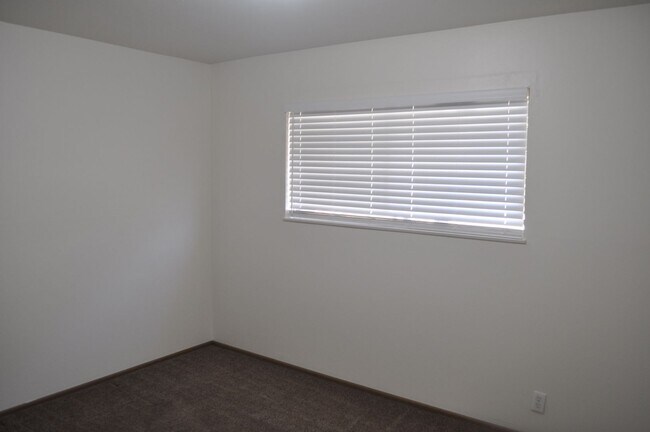 Building Photo - Very affordable Detached Single Family Hom...