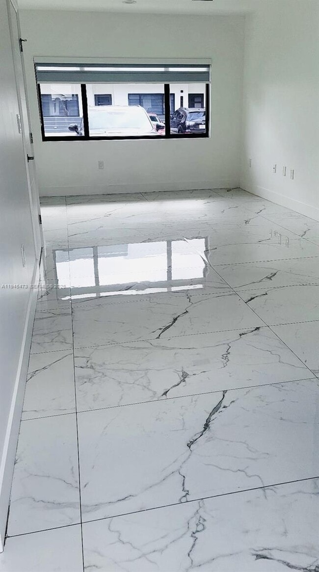 Foto del edificio - 19233 NW 37th Ave