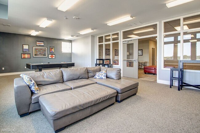 Building Photo - 2 br, 1 bath  - Lloyd House