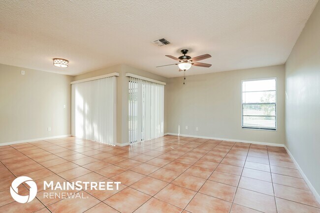 Building Photo - 220 SE 27th Terrace