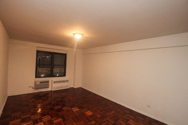 Building Photo - 157e E 57th St