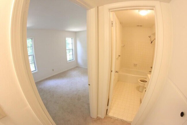 Building Photo - 1455 Southland NE Vis