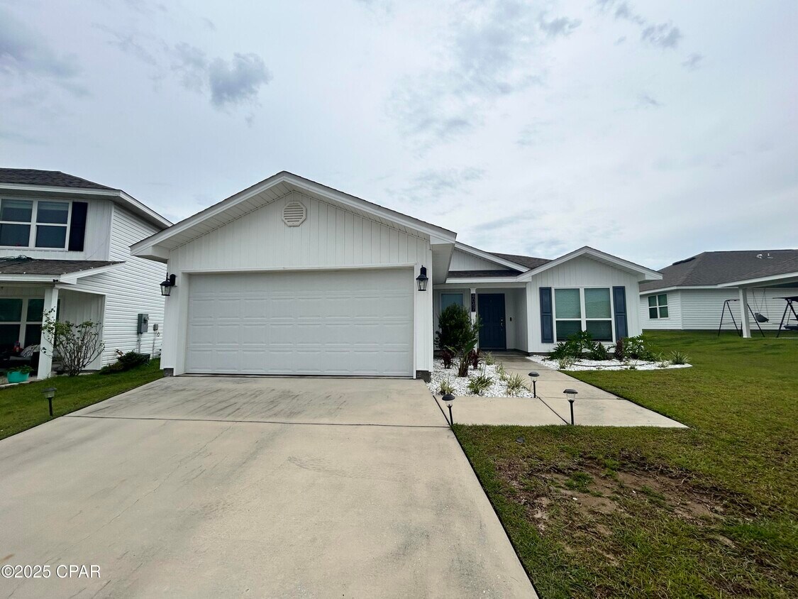 Foto principal - 4047 Brighton Blvd.