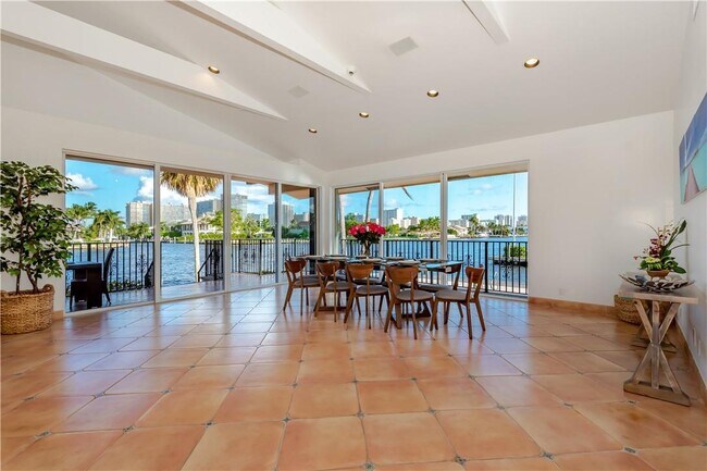 Foto del edificio - 3116 NE 45th St