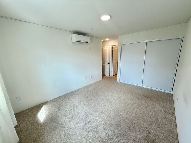 Foto del edificio - Rarely Available 2 bedroom 2 bath townhome...