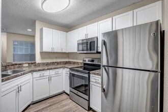 Building Photo - Links at Windsor Parke