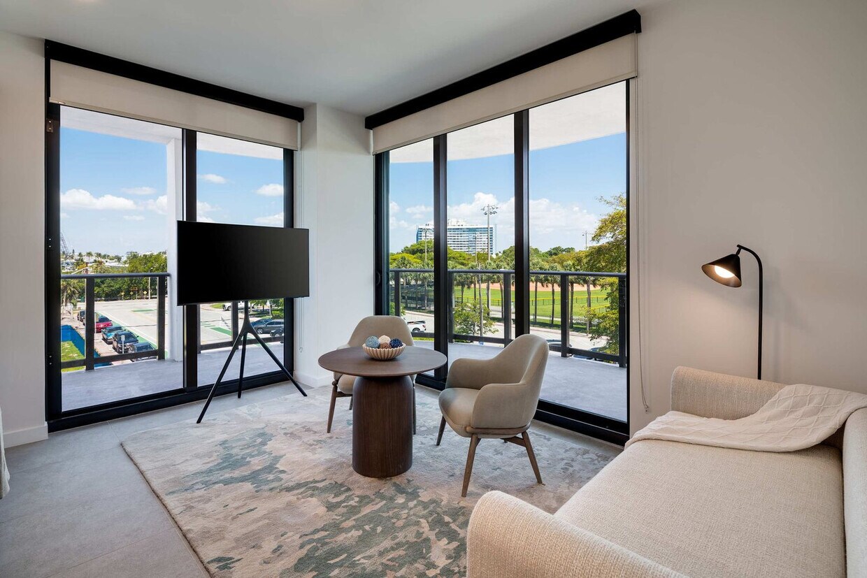 Foto principal - 580 72nd St