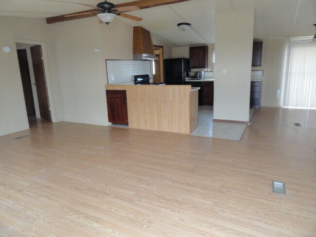 Building Photo - 3 bedroom home