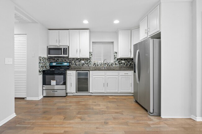 Building Photo - 5314 S Kenneth Ave