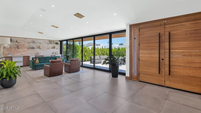 Building Photo - 5812 N 44th Pl