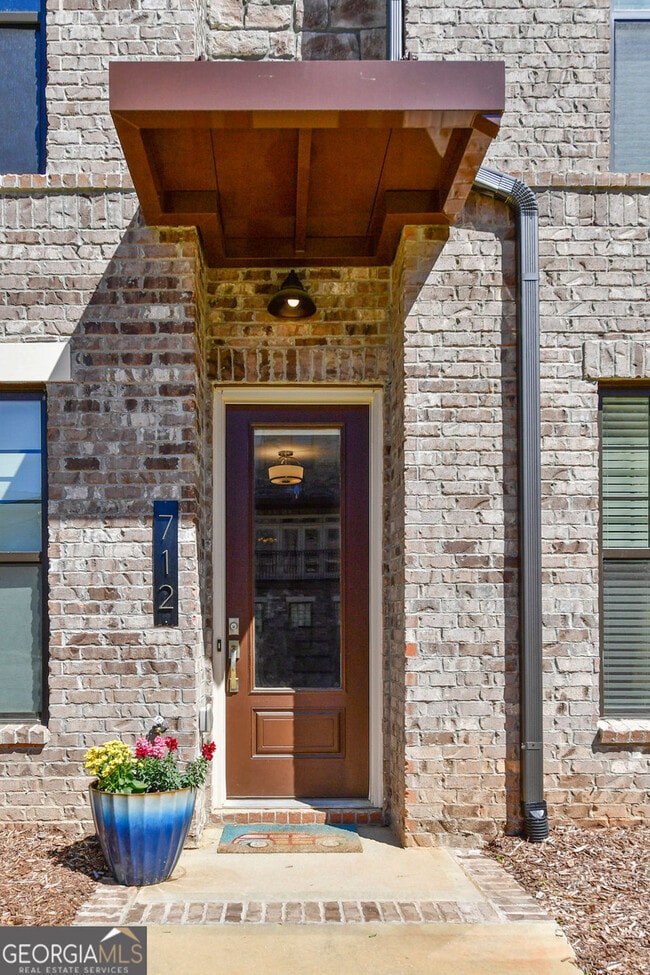 Building Photo - 712 Alden Dr