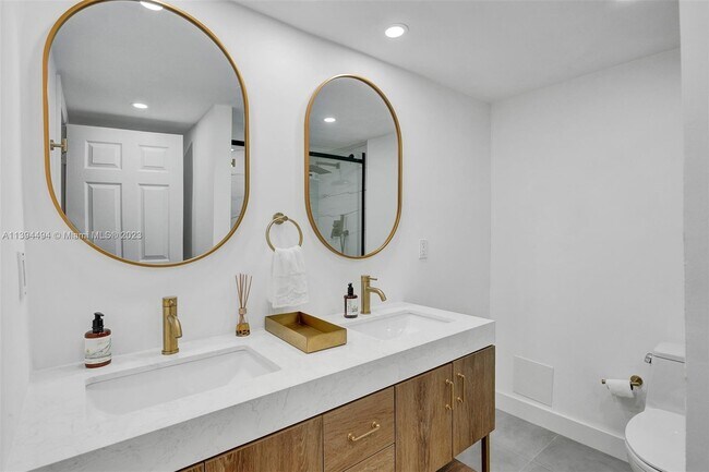 Foto del edificio - 10185 Collins Ave