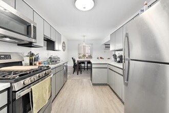 Building Photo - 5 Riverview Ct