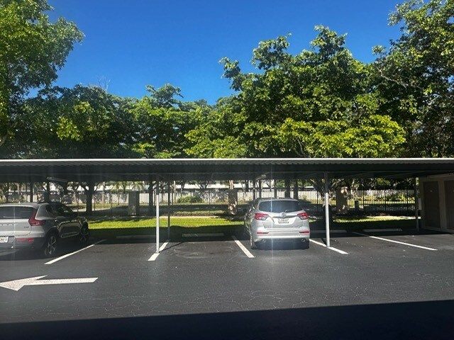 Foto del edificio - 14831 Park Lake Dr