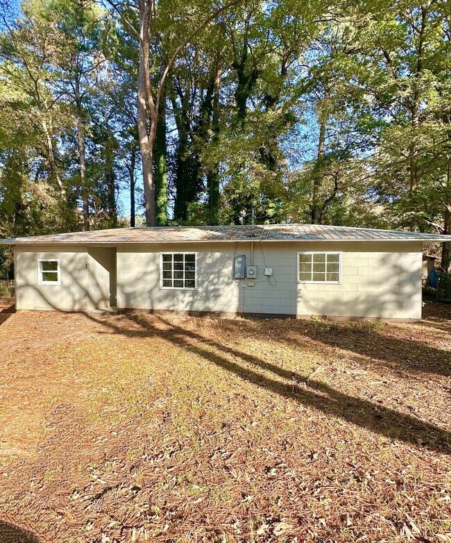 Building Photo - 209 Tucker Ave