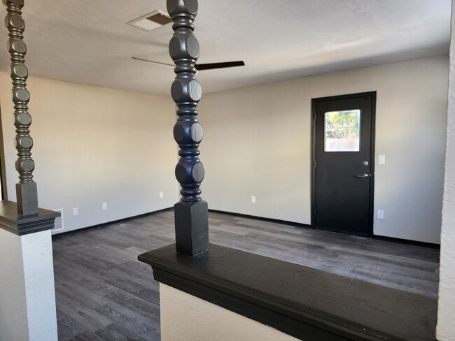 Foto del edificio - 1109 S Bouziden Dr