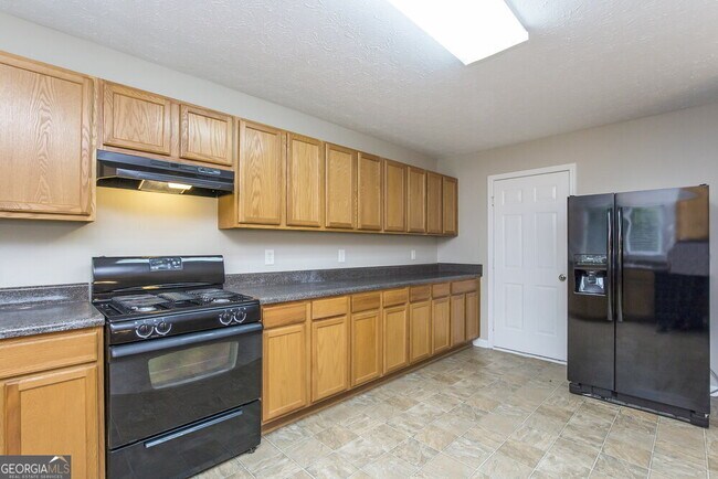 Building Photo - 130 Sugar Berry Pl