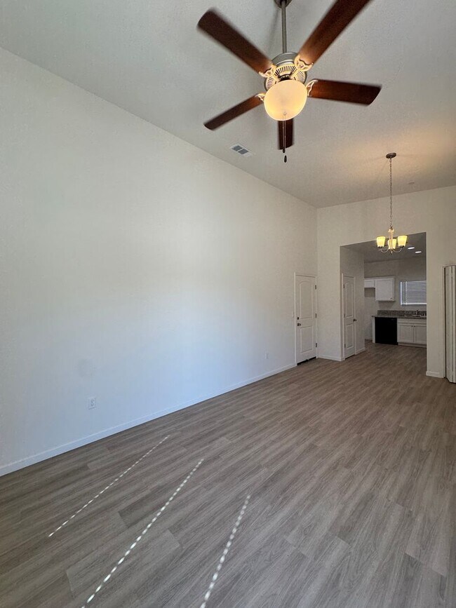 Building Photo - 4214