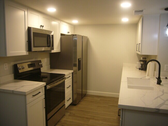 Foto del edificio - 2146 W Isabella Ave