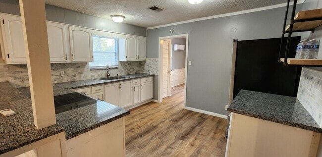 Foto del edificio - 3749 Lazy River Dr