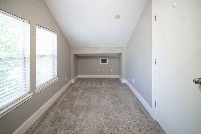 Foto del edificio - 711 Graham Pl