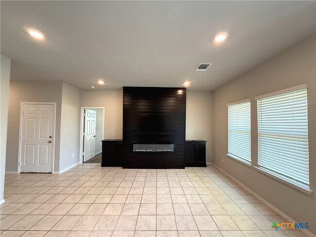 Building Photo - 4902 Vivien St