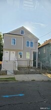 Building Photo - 438 Park St