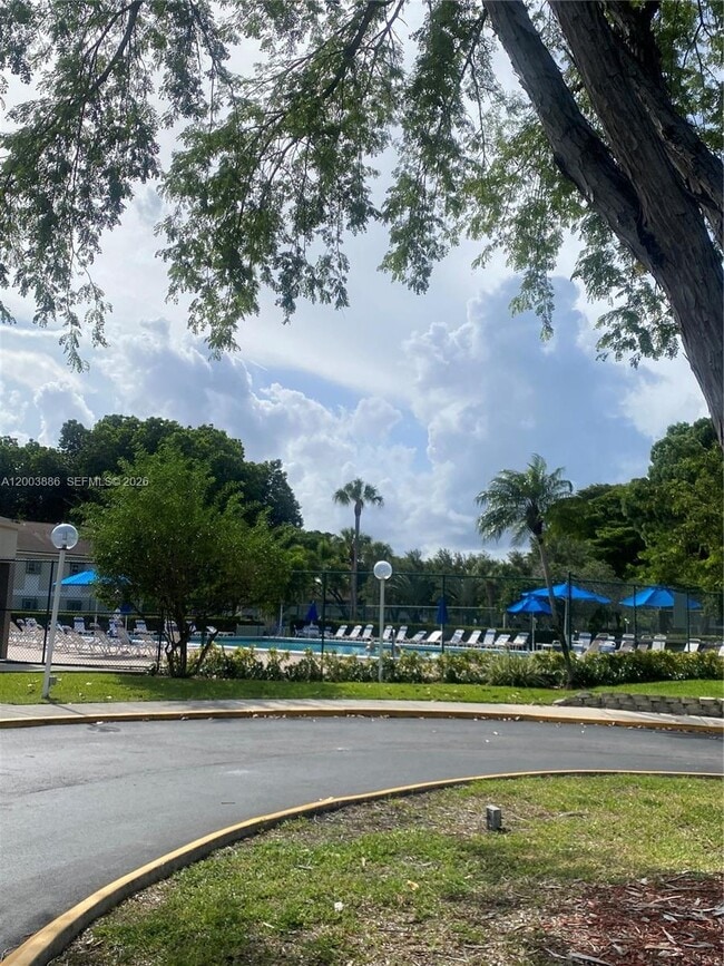 Foto del edificio - 514 Gardens Dr