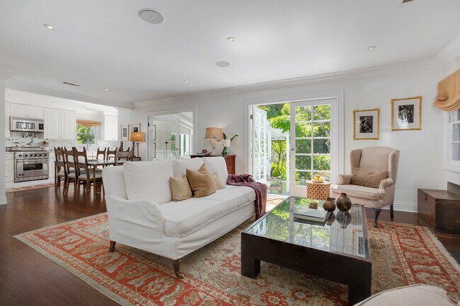 Foto del edificio - 2217 Beverly Glen Pl