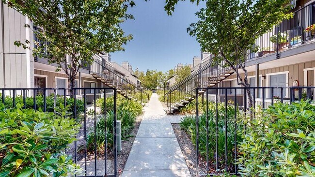 Building Photo - 1450 E Cotati Ave