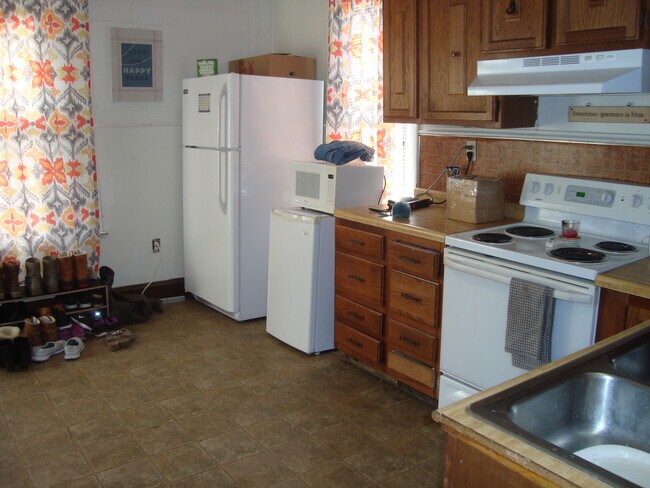 Kitchen - 711 9th Ave S