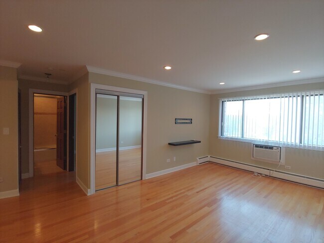 Foto del edificio - 5348 N Cumberland Ave