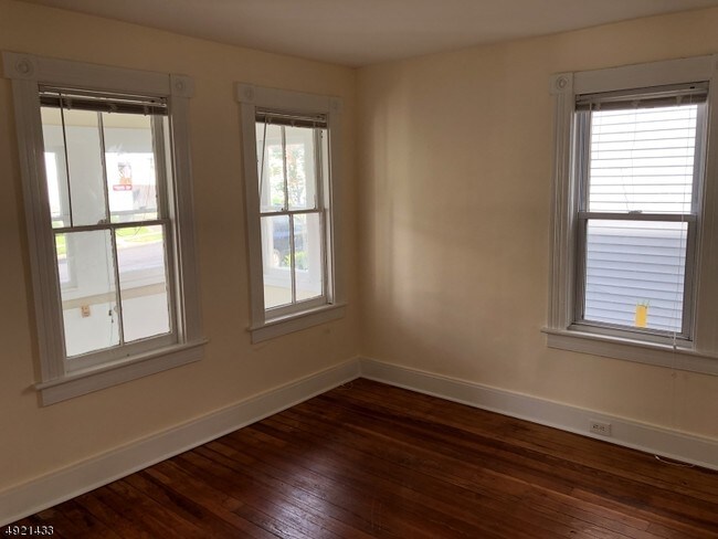 Foto del edificio - 28 Cook Ave