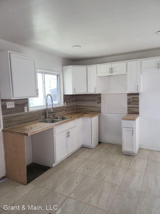Building Photo - 3 br, 1 bath House - 18603 MacKay