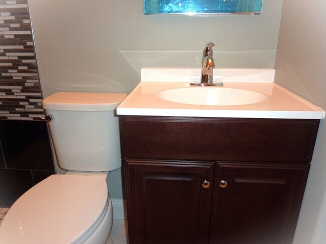 Building Photo - Premium One-Bedroom Condo Near UTK – Walk ...