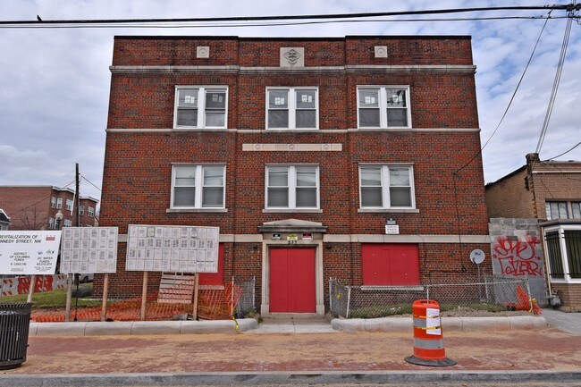 Foto del edificio - 839 Kennedy St NW