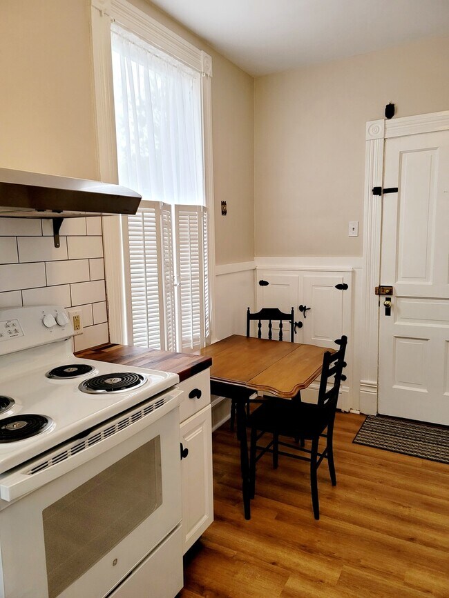 Building Photo - 212 S Ottawa Ave