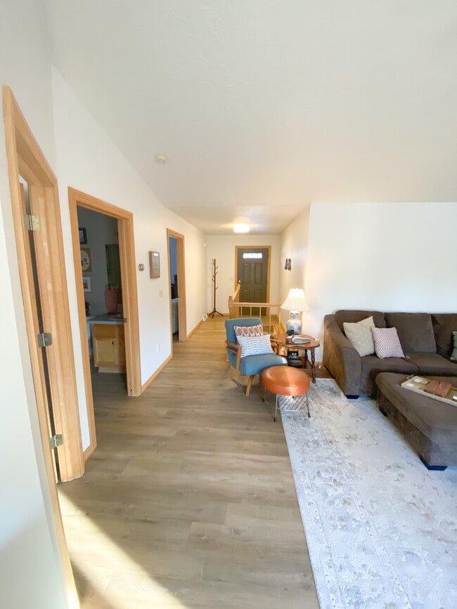 Foto del edificio - 13057 Velp Ave