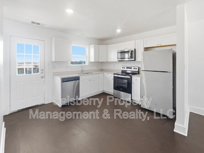 Building Photo - 109 James Ct