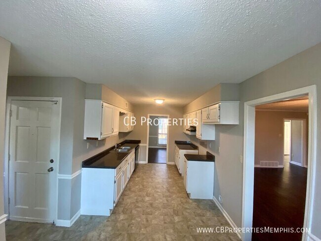 Foto del edificio - 7115 Crestridge Rd