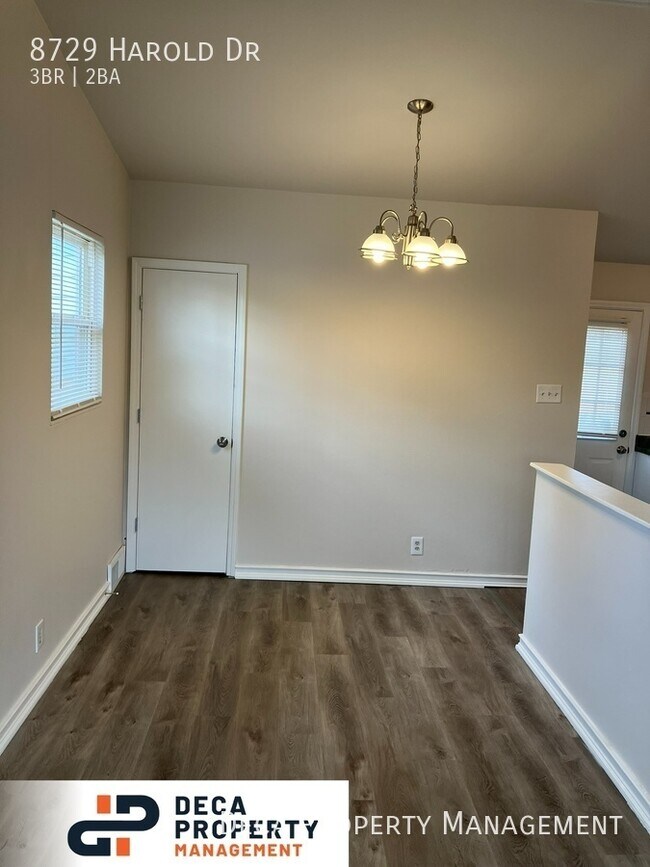 Building Photo - 3 Bedroom House