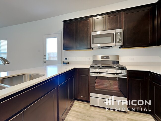 Building Photo - 217 Mica Trl