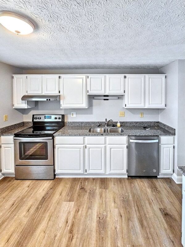 Foto del edificio - 7847 Blackwillow St