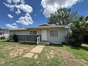 Building Photo - 806 N 10th St