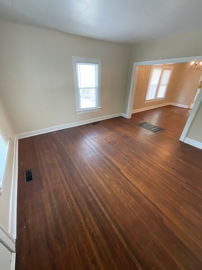 Foto del edificio - *** AVAILABLE AUGUST 2027 *** 3 Bedroom, 2 Bath House