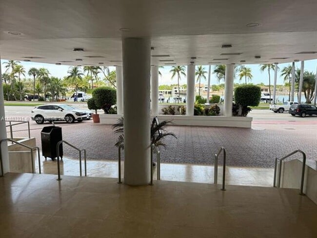 Photo - 5005 Collins Ave Apartment